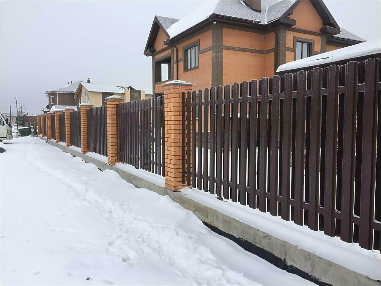 Забор из штакетника 95м фото1 в Казани