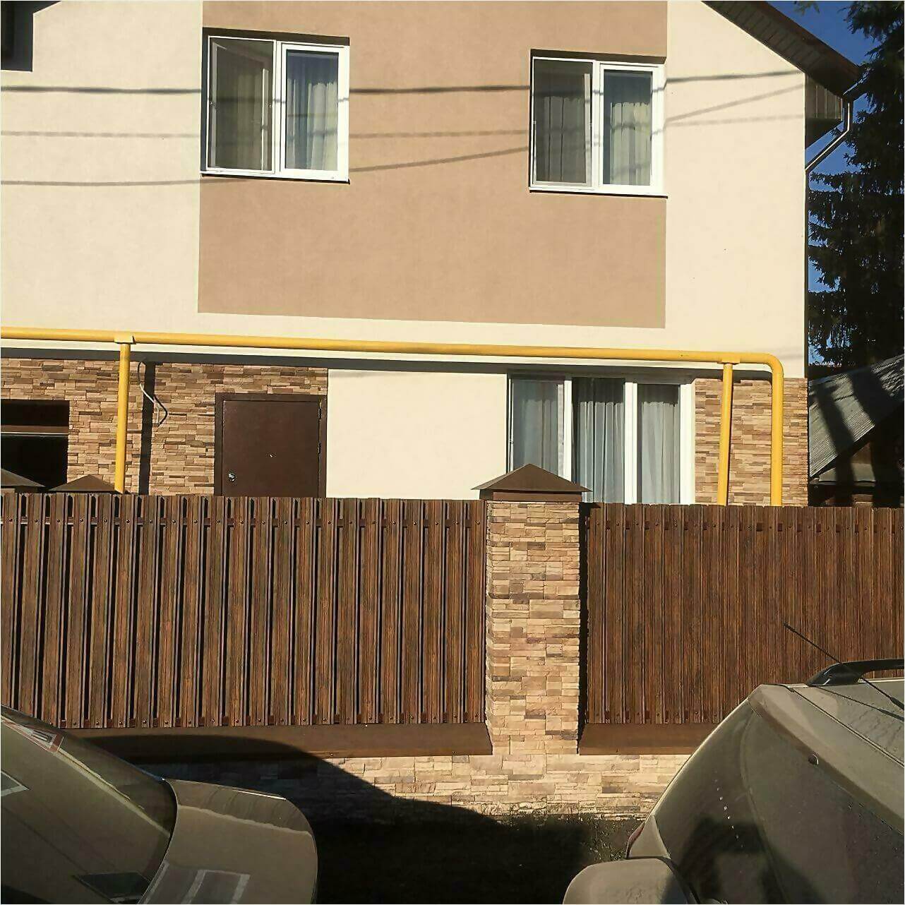 забор из штакетника 70м каштан фото1 в Казани
