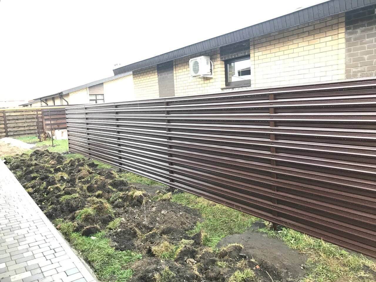 забор из штакетника шоколад фото1 в Казани