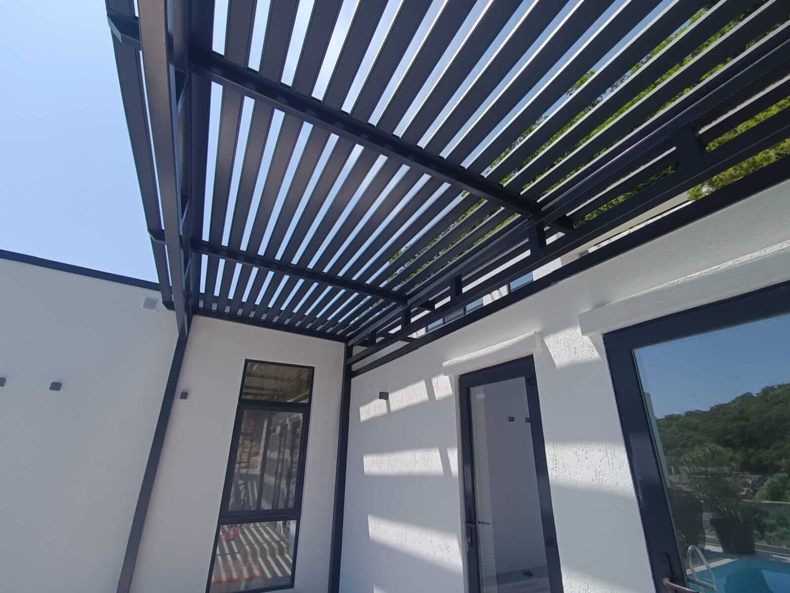 пергола из металлического планкена RAL7024 серый графит фото4 в Казани