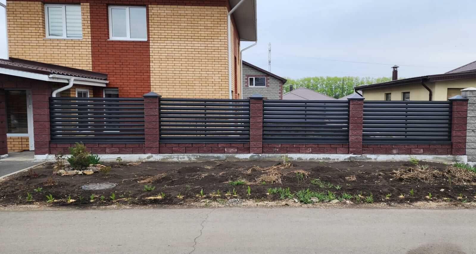Забор-ранчо из штакетника 21м RAL7024/7024 Серый Графит МАТТЕ фото 8 в Казани