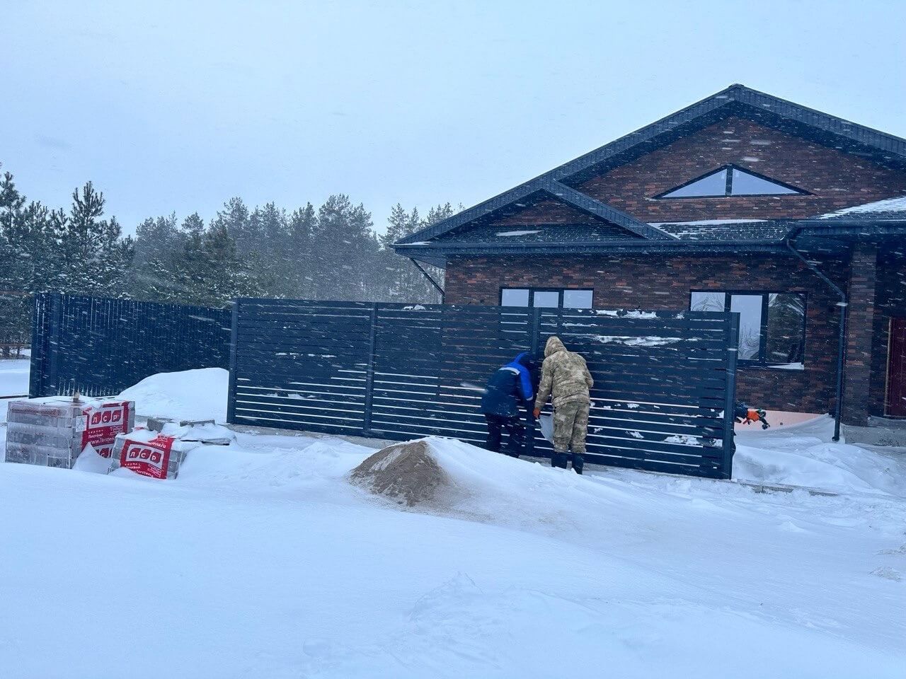 Забор-ранчо из металлопланкена 26м RAL7024 Серый Графит МАТТЕ фото 1 в Казани
