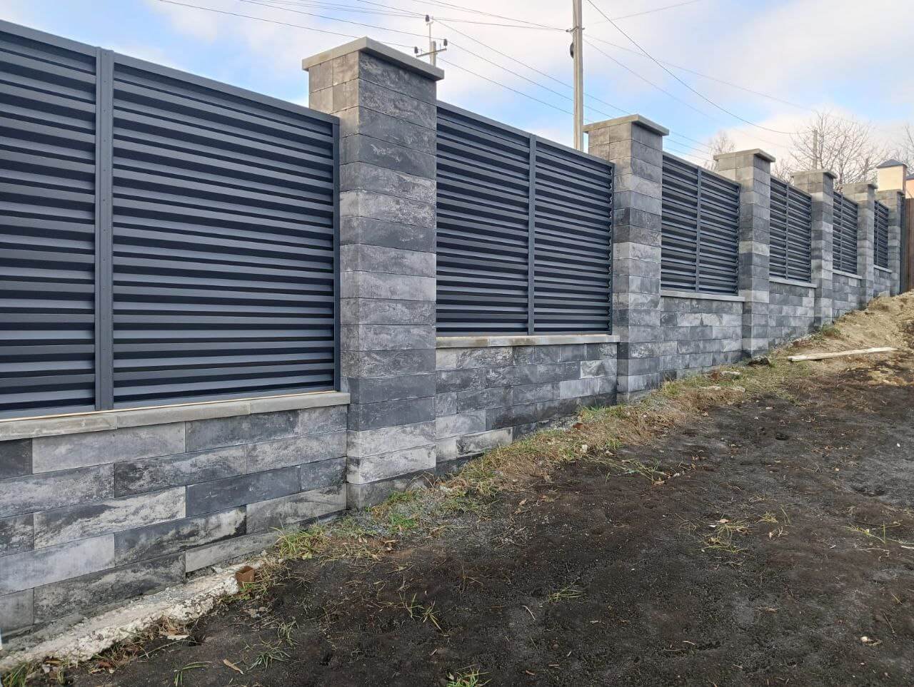 Забор-жалюзи из ламелей Елочка 72м RAL7024/7024 Серый Графит двусторонний МАТТЕ фото 4 в Казани