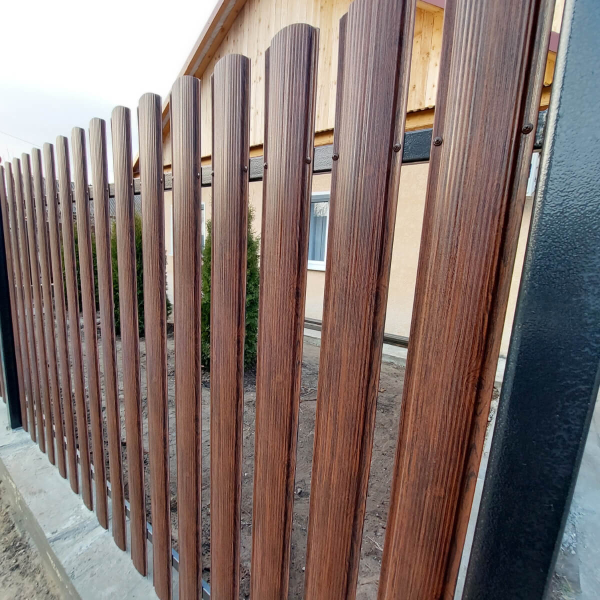 Забор из евроштакетника 13м Античный Дуб SteelArt двусторонний в Казани
