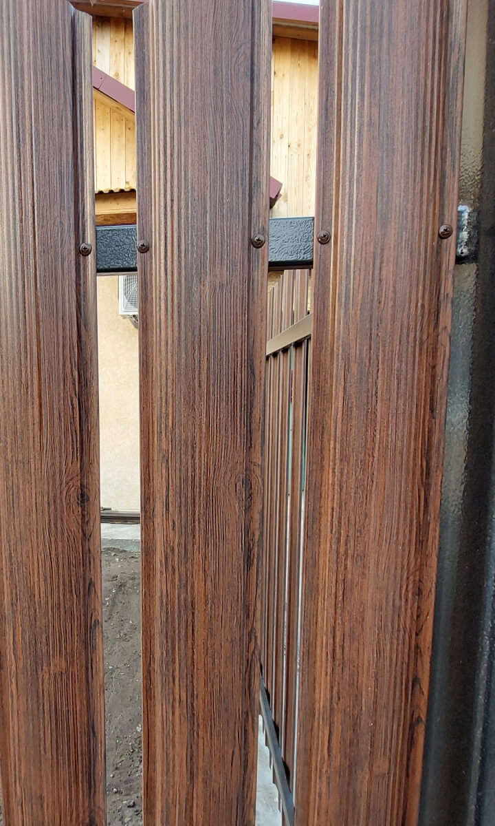 Забор из евроштакетника 13м Античный Дуб SteelArt двусторонний фото 1 в Казани