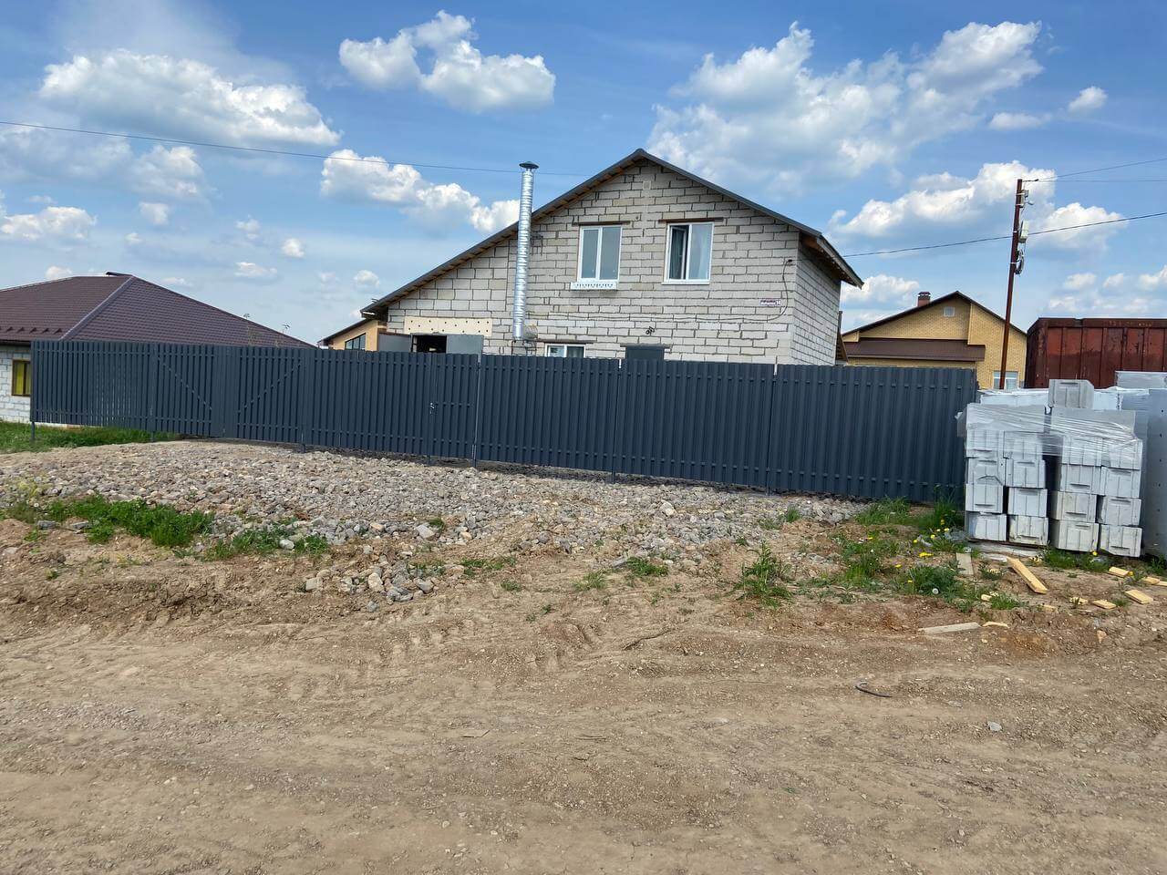 Забор из евроштакетника 16м RAL7024 Серый Графит фото 6 в Казани