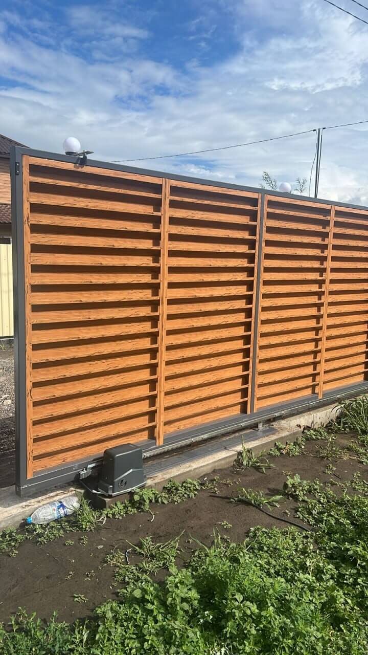 Забор-жалюзи из ламелей Хай-Тек 57м Кипарис 2xPrintech двусторонний фото 1 в Казани