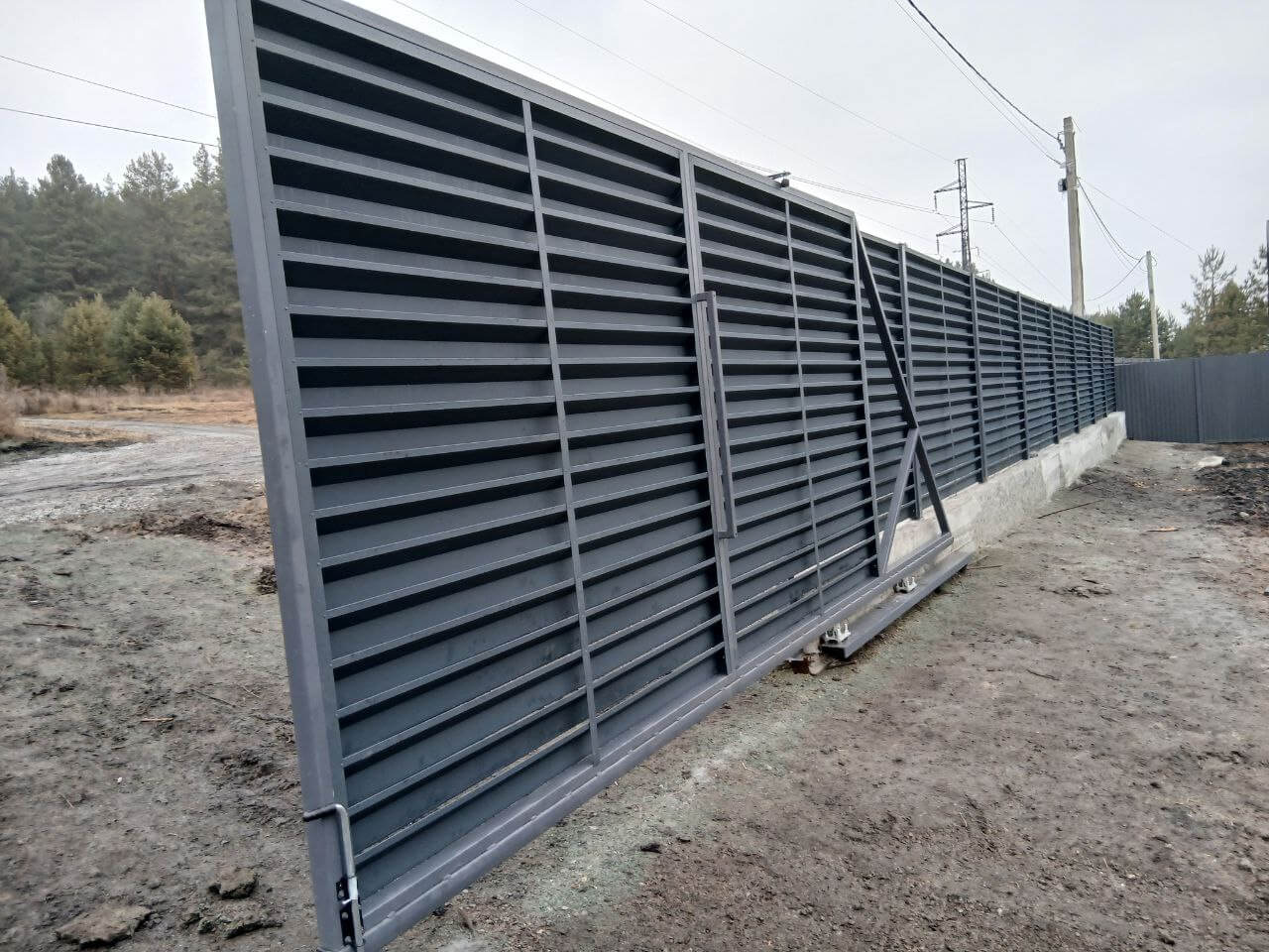 Забор-жалюзи из ламелей Хай-Тек 37м RAL7024/7024 Серый Графит двусторонний МАТТЕ фото 7 в Казани