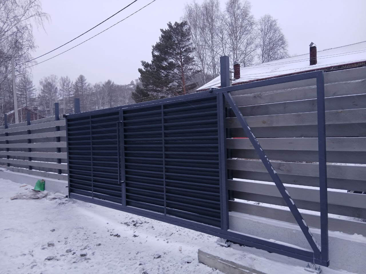Входная группа из ламелей Хай-Тек RAL7024/7024 Серый Графит двусторонний МАТТЕ фото 4 в Казани