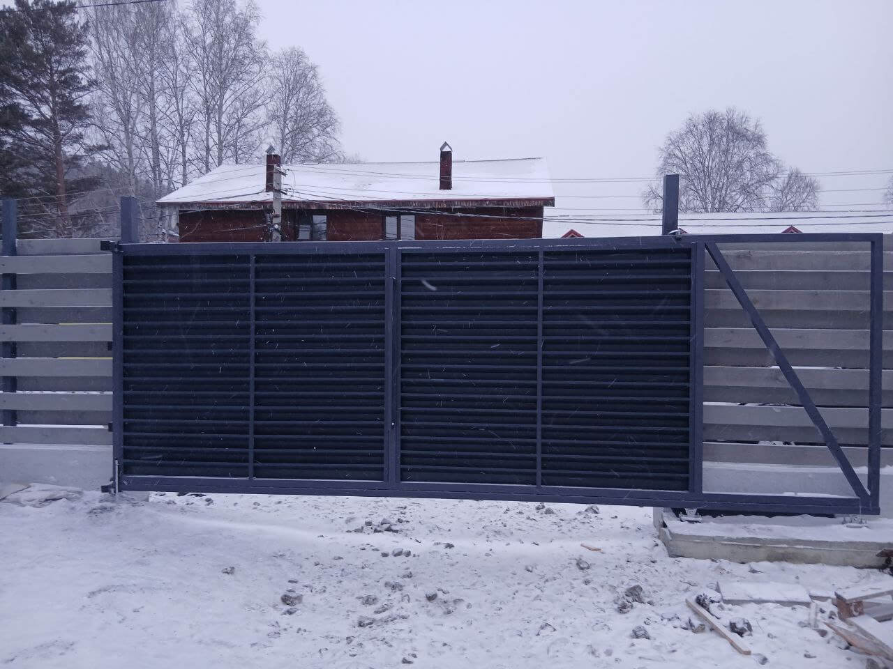 Входная группа из ламелей Хай-Тек RAL7024/7024 Серый Графит двусторонний МАТТЕ фото 17 в Казани