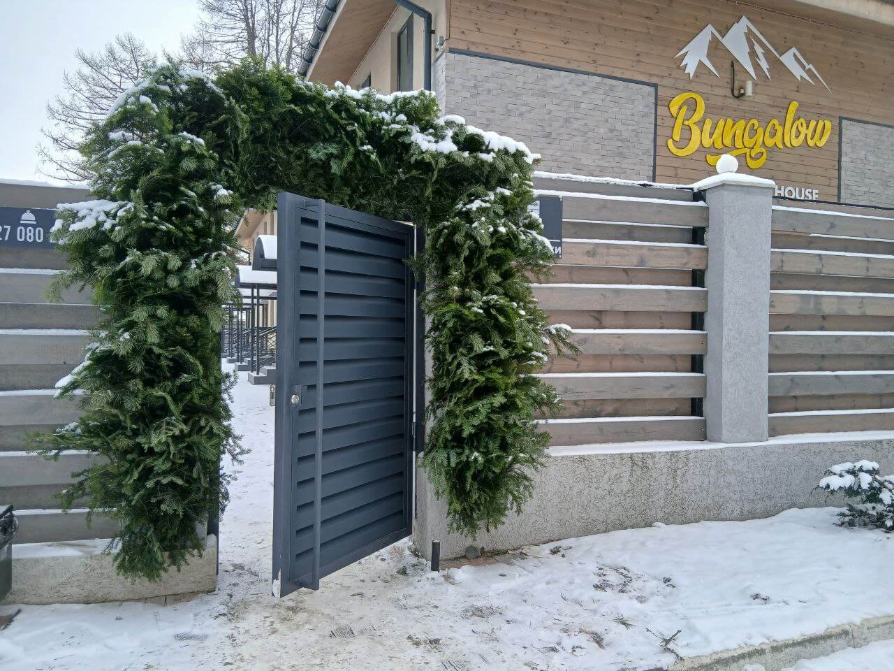 Входная группа из ламелей Хай-Тек RAL7024/7024 Серый Графит двусторонний МАТТЕ фото 15 в Казани