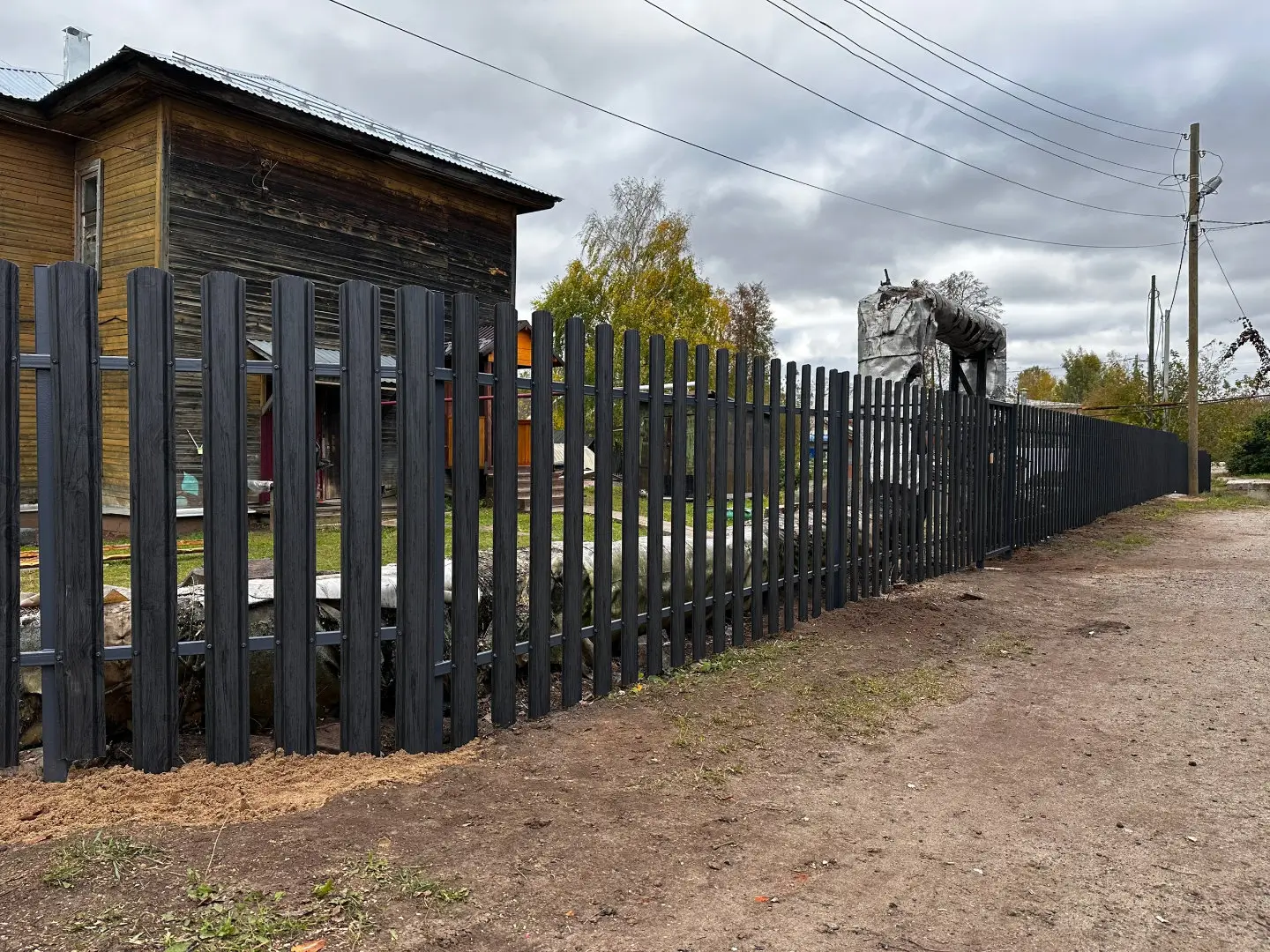 Забор из евроштакетника 63м Черное Дерево 3D Принтек фото 1 в Казани