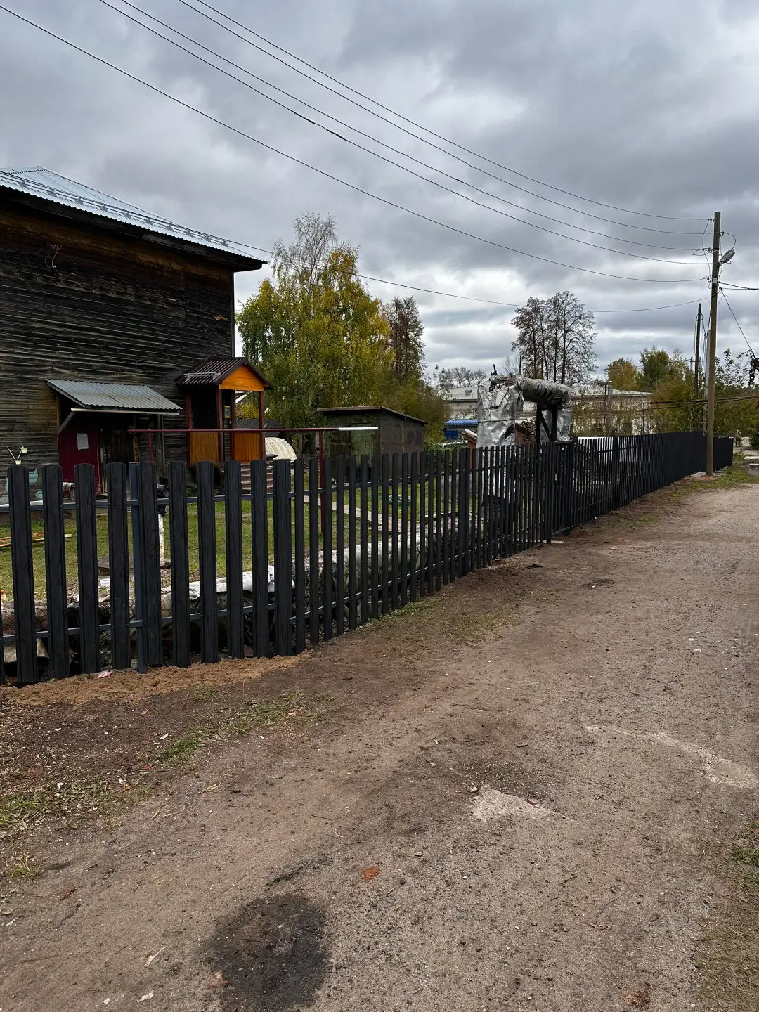 Забор из евроштакетника 63м Черное Дерево 3D Принтек фото 3 в Казани