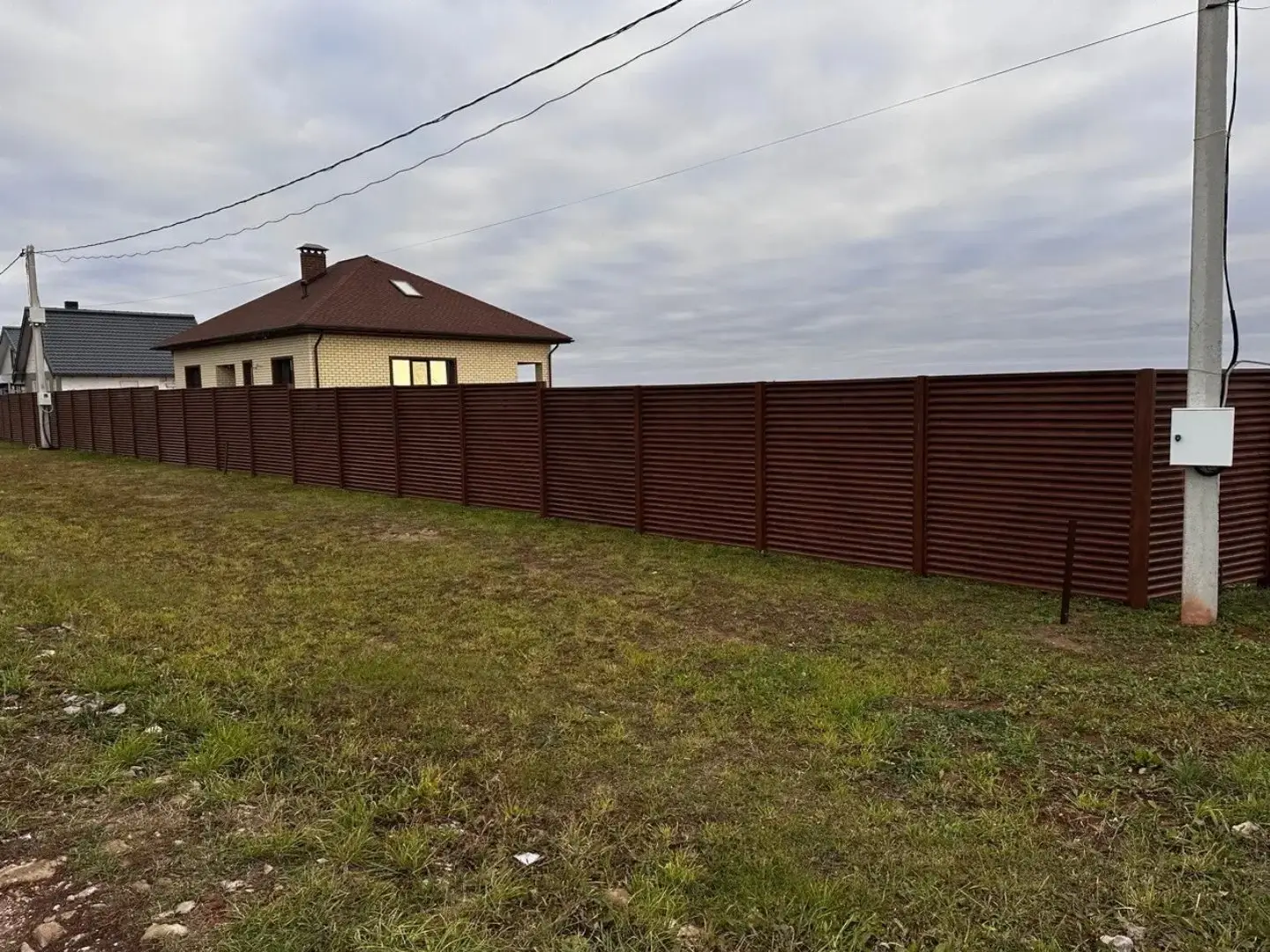 Забор-жалюзи из ламелей ЭКО-Z 58м Темный Дуб 3D Принтек фото 2 в Казани