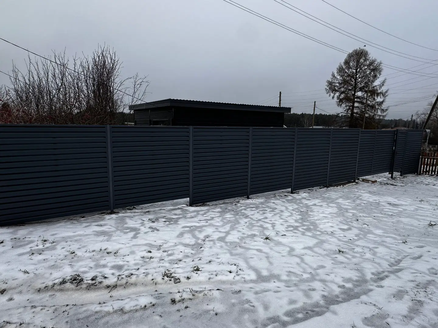 Забор-жалюзи из ламелей Хай-Тек 20м RAL7024/7024 Серый Графит двусторонний МАТТЕ фото 3 в Казани