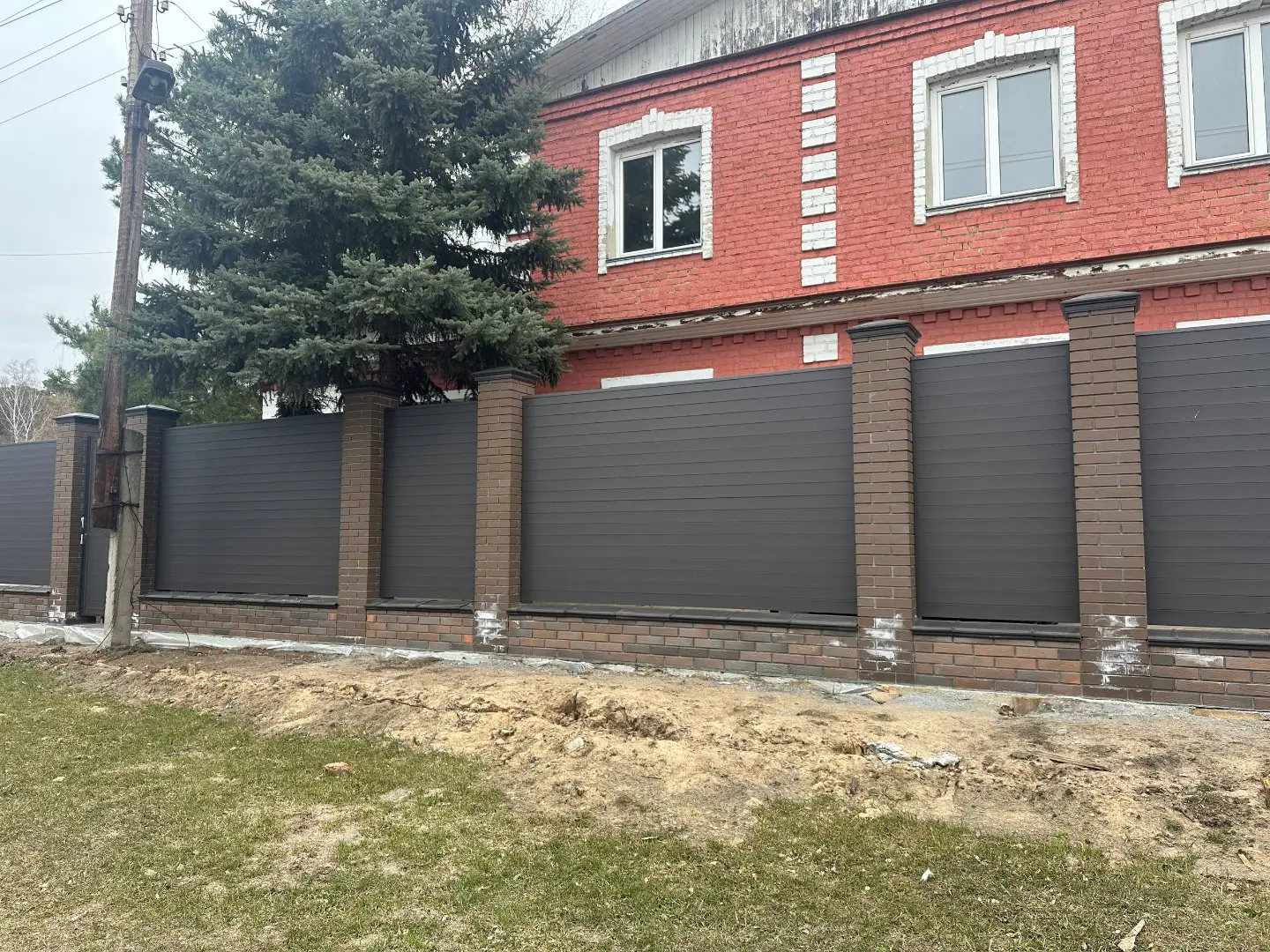 Забор-ранчо из металлического планкена 28м RAL8019 Темный Шоколад МАТТЕ в Казани