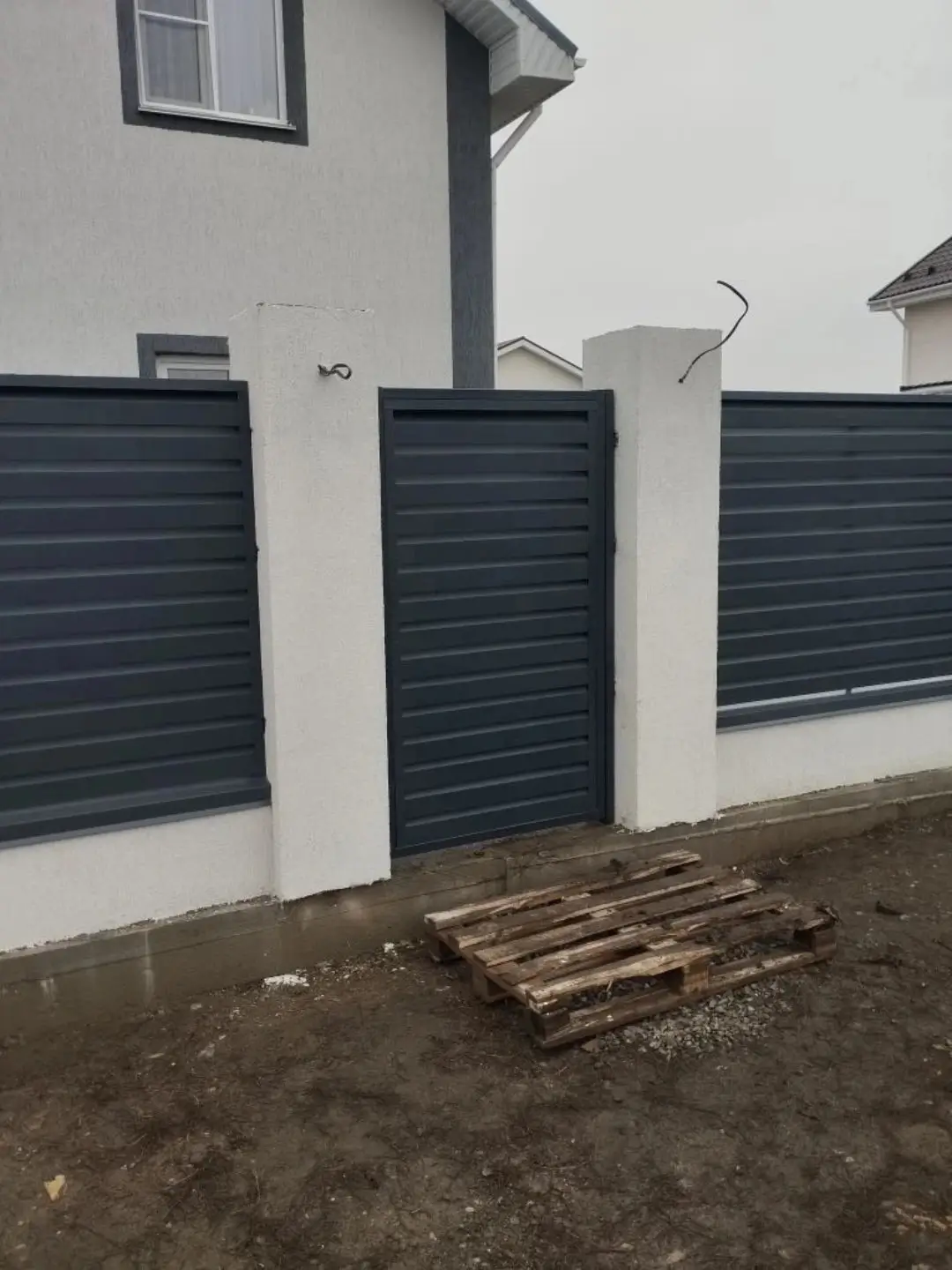 Забор-жалюзи из ламелей Хай-Тек 12м RAL7024 Серый Графит МАТТЕ фото 1 в Казани