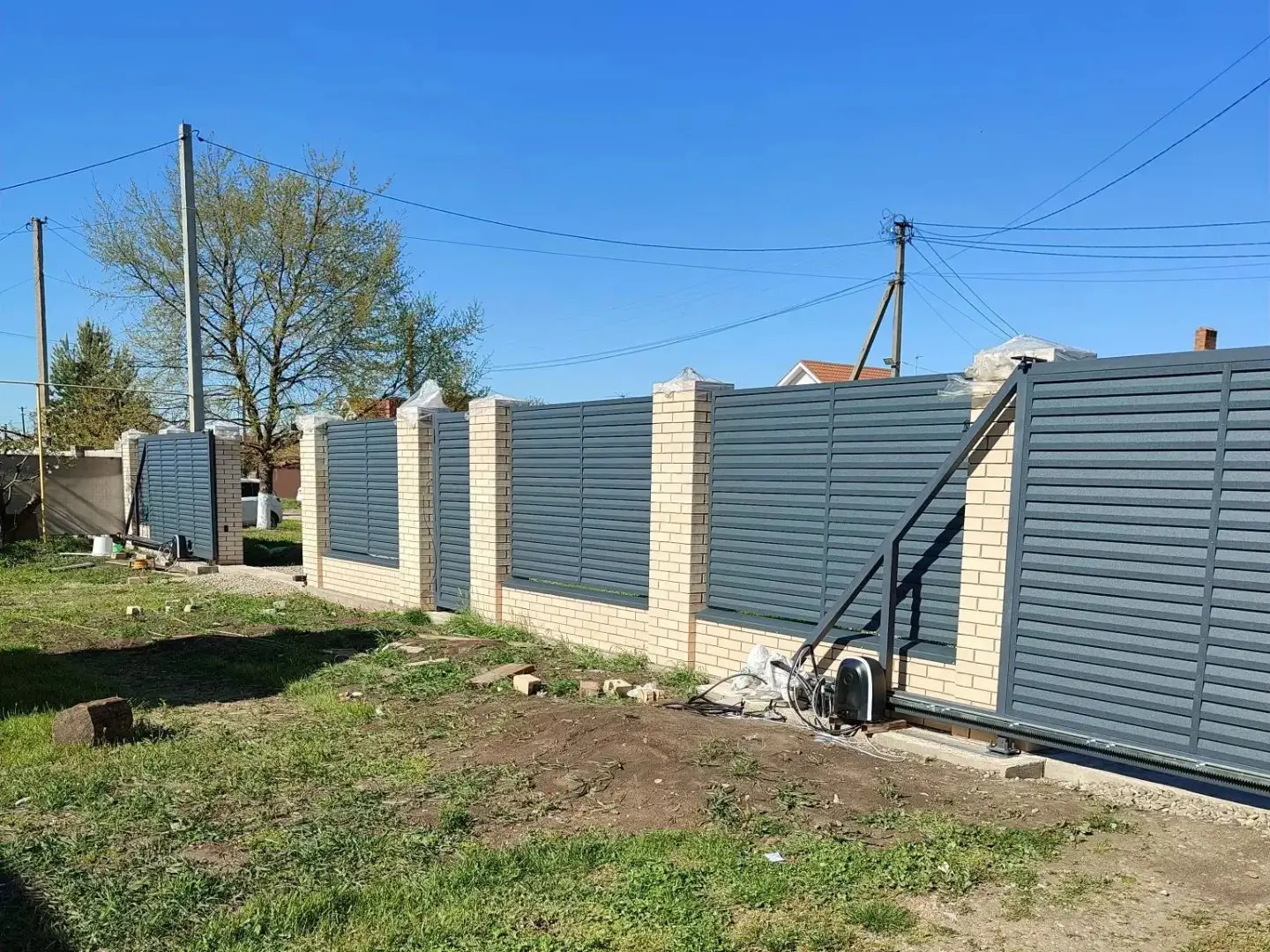 Забор-жалюзи из ламелей Реснички 16м RAL7024 Серый Графит Стальной Бархат фото 1 в Казани