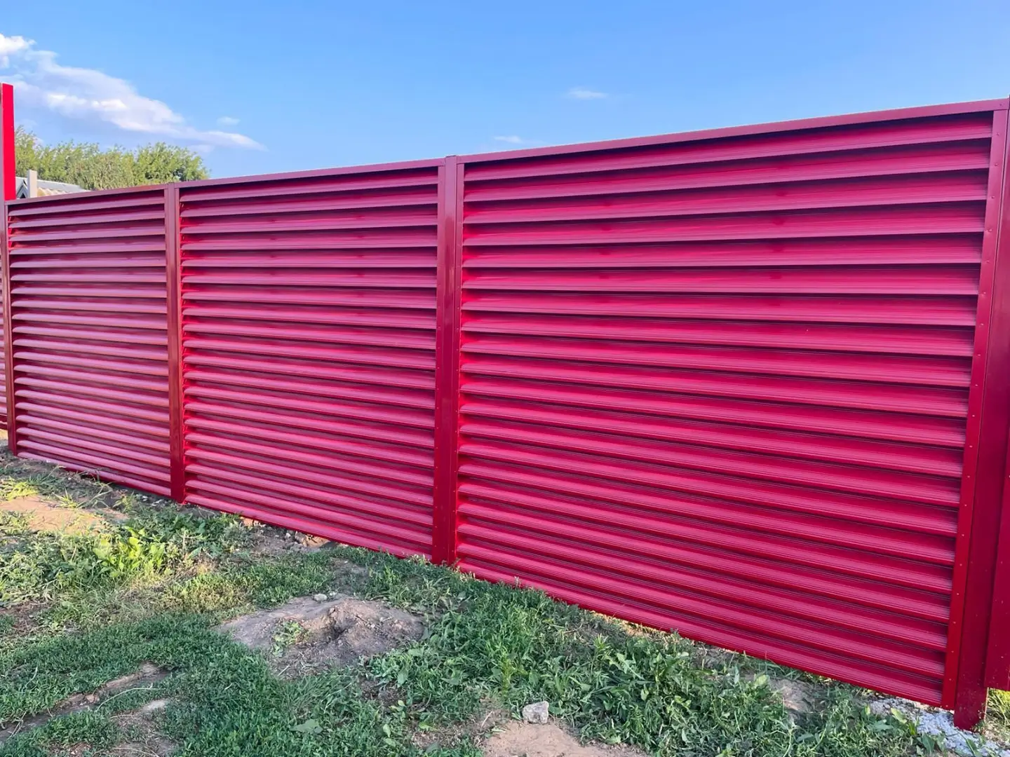 Забор-жалюзи из ламелей Еврожалюзи 24м RAL3003 Рубин фото 2 в Казани