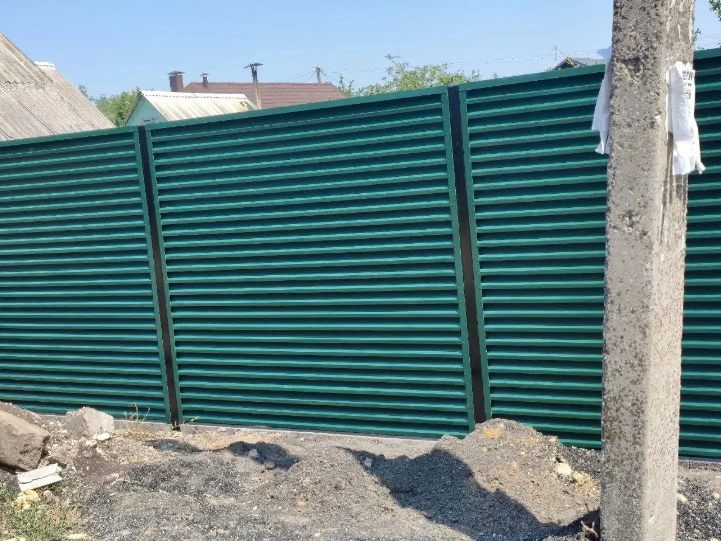 Забор-жалюзи из ламелей ЭКО-Z 24м RAL6005 Зеленый Мох фото 1 в Казани